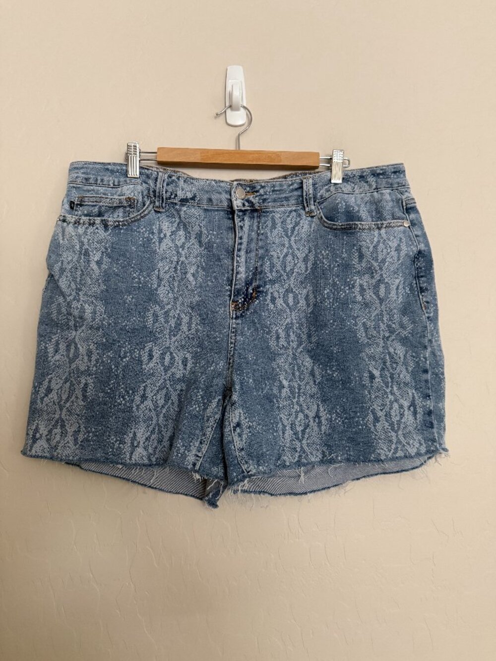 Judy Blue Cutoff Snake Print Denim Jean Shorts 3X 18W - 20W